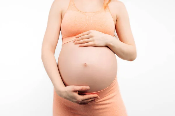 Zwangere Vrouw Houdt Haar Handen Haar Buik Een Witte Achtergrond — Stockfoto