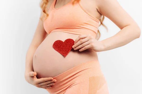 Femme Enceinte Tient Symbole Forme Cœur Dans Ses Paumes Mère — Photo