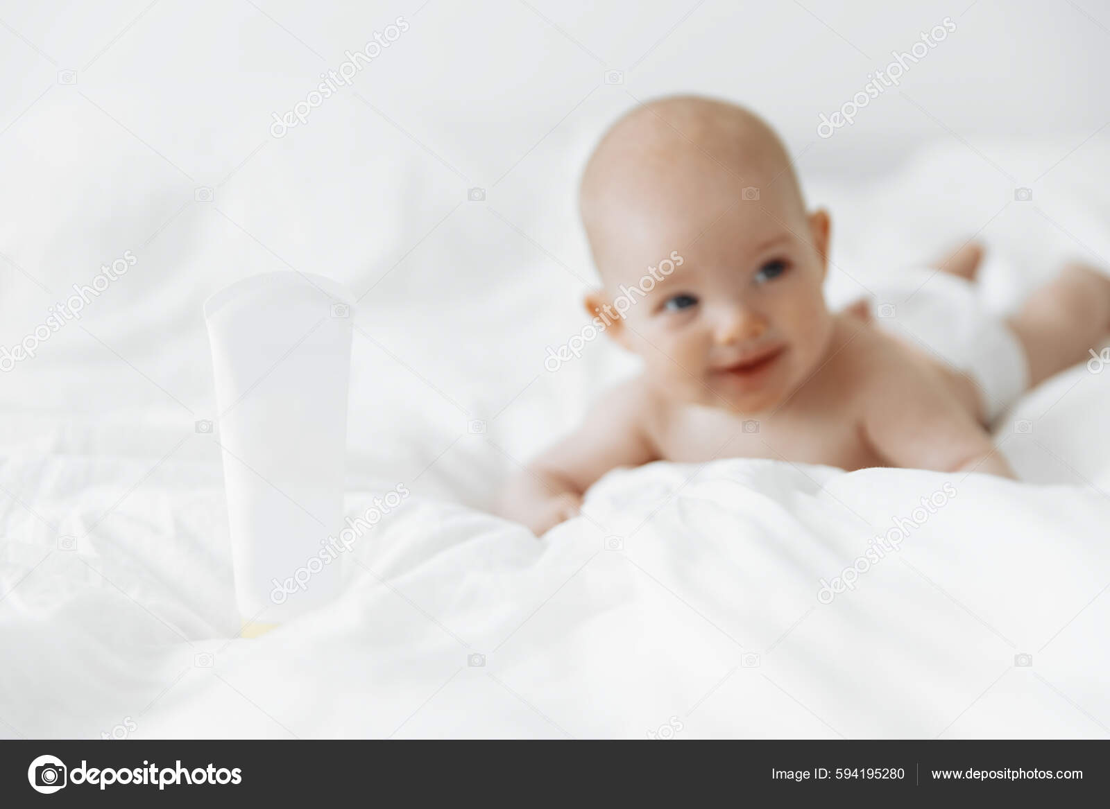 Apply Moisturizer Baby Bathing Smiling Baby Lies His Stomach White.