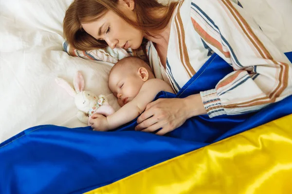 Close Portrait Mother Kissing Her Newborn Baby Sleeping Bed Home — Stok Foto
