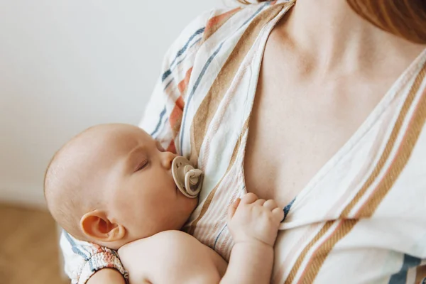Loving Mother Takes Care Her Newborn Baby Home Portrait Happy — Stok Foto