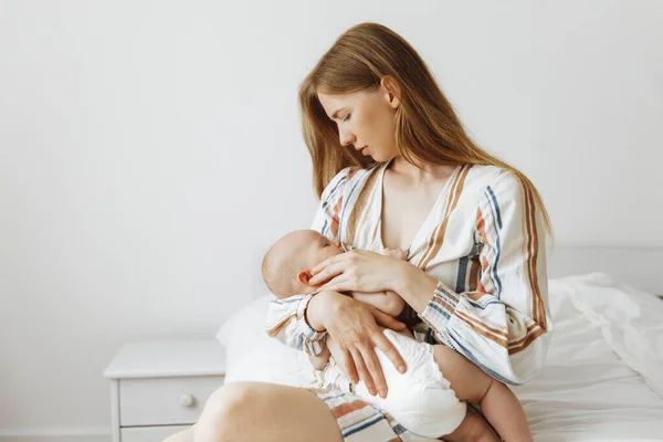Young Mother Holding Her Newborn Baby Mother Breastfeeding Her Child — Stok Foto