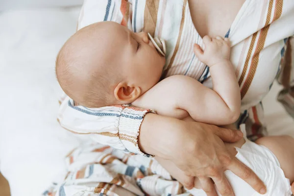 Loving Mother Takes Care Her Newborn Baby Home Portrait Happy — Photo