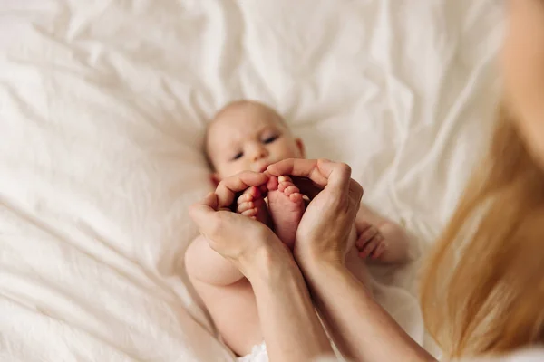 Children Legs Hands Mother Shape Heart Legs Newborn Arms Mother — ストック写真