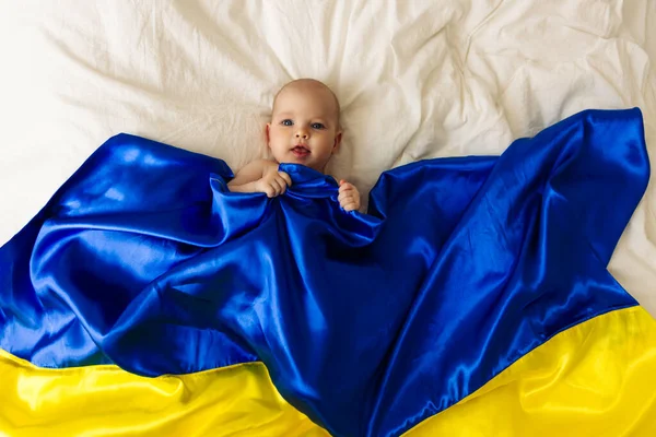 Portrait Baby Wrapped National Blue Yellow Flag Ukraine Lying Bed lizenzfreie Stockbilder