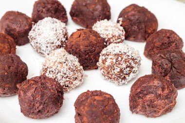 ev yapımı çikolata ve fındık kurabiye-