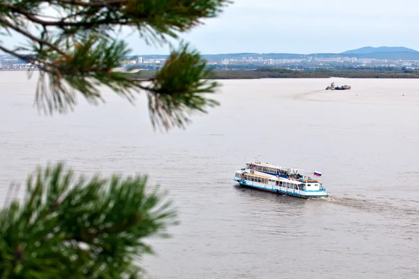 Schiff auf dem Wasser — Stockfoto