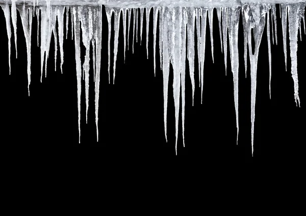 Eiszapfen auf schwarzem Hintergrund — Stockfoto