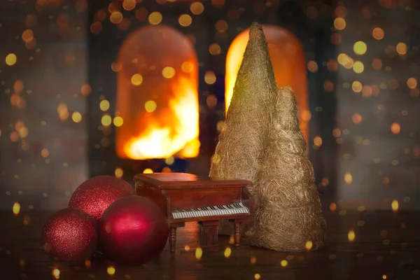 Een Pluizig Kerstconcept Minimalistische Compositie Met Pounsettia Kerstballen Een Wazige — Stockfoto