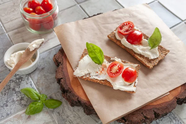 Gluten Free Organic Tomato Crackers Lactose Free Spread Fresh Tomatoes — Stok Foto