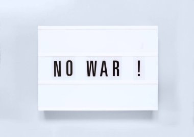 Gri arkaplanda savaş mesajı yok