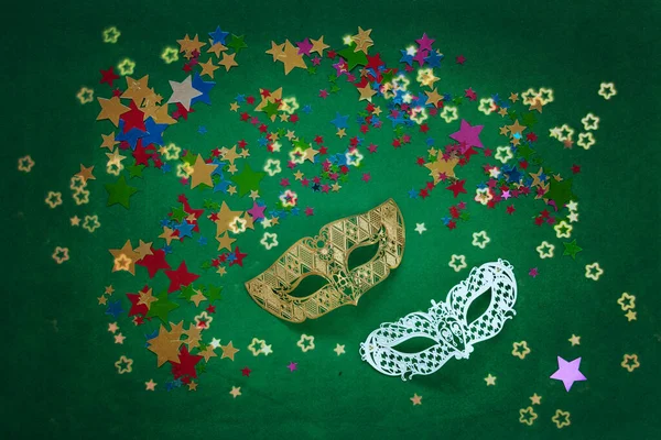 Carnival Masks Varicolored Glitter Confetti Top View Close Green Background — Stock Photo, Image