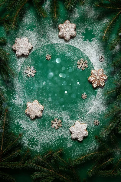Зеленый Рождественский Новогодний Праздничный Зеленый Фон Снежинками Ветвями Елки Снегом — стоковое фото
