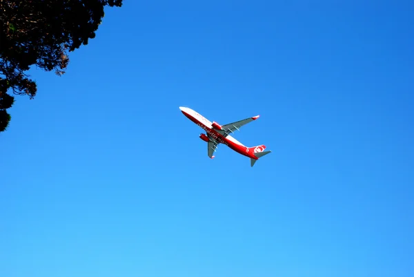 Aircraft in flight and on the background of blue sky — Stock Photo, Image