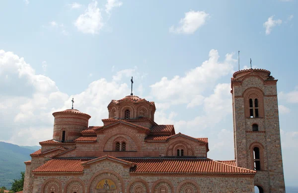 Kostel st. panteleimon v ohrid, Makedonie, na pozadí modré oblohy. — Stock fotografie
