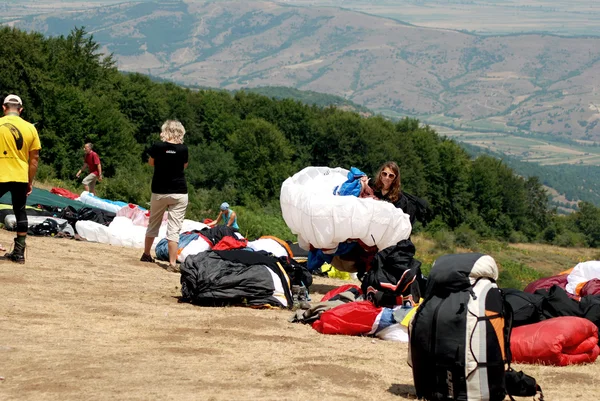 Paragliders expect good wind. — Stock Photo, Image