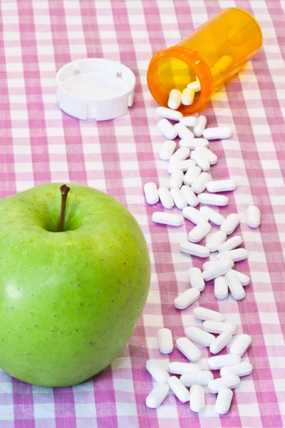 Apple and pills — Stock Photo, Image