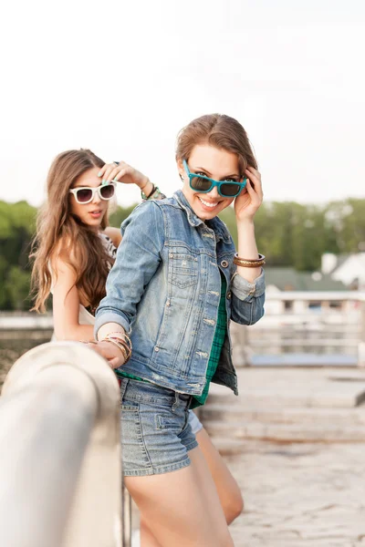 Beautiful young girls in city park — Stock Photo, Image