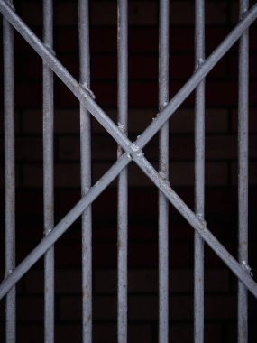 Çeşitli elementlere sahip gri metal ızgara dokusu