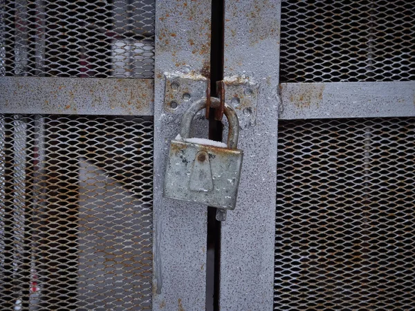 Textura Uma Grelha Metal Cinza Com Vários Elementos — Fotografia de Stock