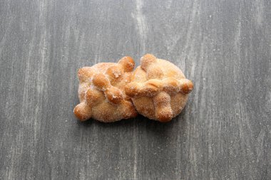 Lezzetli, taze, şekerli ve taze yapılmış Meksika ölü ekmeği Sadık Ölüler Günü ve Meksika 'da Kasım ayında kutlanan All Saints için yapılmıştır.