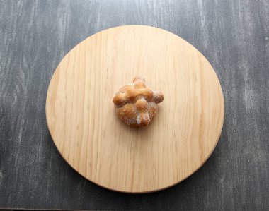 Lezzetli, taze, şekerli ve taze yapılmış Meksika ölü ekmeği Sadık Ölüler Günü ve Meksika 'da Kasım ayında kutlanan All Saints için yapılmıştır.