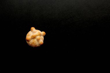 Lezzetli, taze, şekerli ve taze yapılmış Meksika ölü ekmeği Sadık Ölüler Günü ve Meksika 'da Kasım ayında kutlanan All Saints için yapılmıştır.