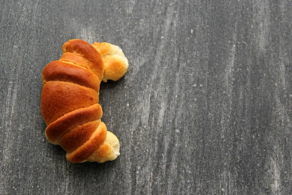 Läckra Färska Fluffiga Nybakade Söta Croissant Bröd Redo För Frukost — Stockfoto