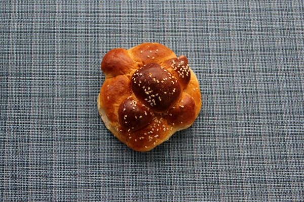 Delicious Fluffy Freshly Made Home Pan Muerto Sesame Seeds Sprinkled — Stock Photo, Image