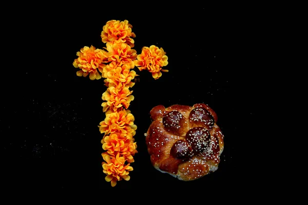 Delicioso Fofo Acabado Fazer Pan Muerto Polvilhado Com Gergelim Para — Fotografia de Stock