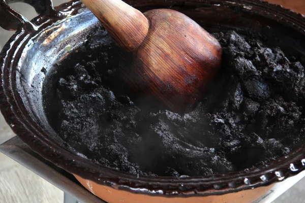 Προετοιμασία Του Κόκκινου Mole Ένα Τυπικό Μεξικάνικο Πιάτο Πήλινο Δοχείο — Φωτογραφία Αρχείου