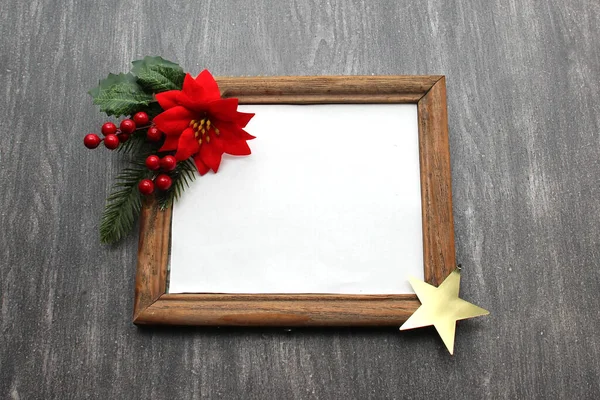 Noel mesajları için süslü çerçeveli ışıldayan yıldızlar. Nokta çiçekleri ve fırıldaklarla.