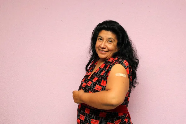 Körperlich Positive Übergewichtige Erwachsene Frau Aus Laina Zeigt Ihren Kürzlich — Stockfoto