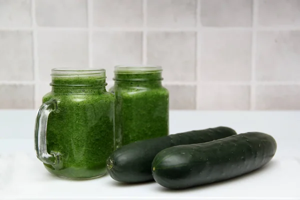 Zumo Verde Hecho Verduras Como Pepino Limón Espinacas Acelgas Apio —  Fotos de Stock