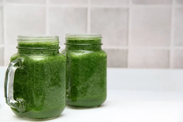 Zumo Verde Hecho Verduras Como Pepino Limón Espinacas Acelgas Apio —  Fotos de Stock