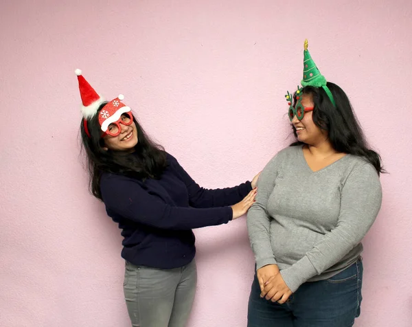 Latin Sisters Friends Christmas Hats Glasses Play Each Other While — Stock Photo, Image