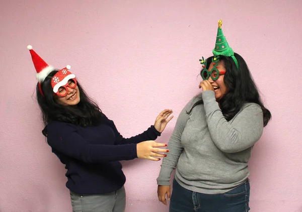 Latin Sisters Friends Christmas Hats Glasses Play Each Other While — Stock Photo, Image