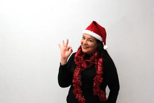 Latin Felnőtt Kalap Karácsonyi Koszorú Mutatja Lelkesedését Boldogságát Érkezése December — Stock Fotó