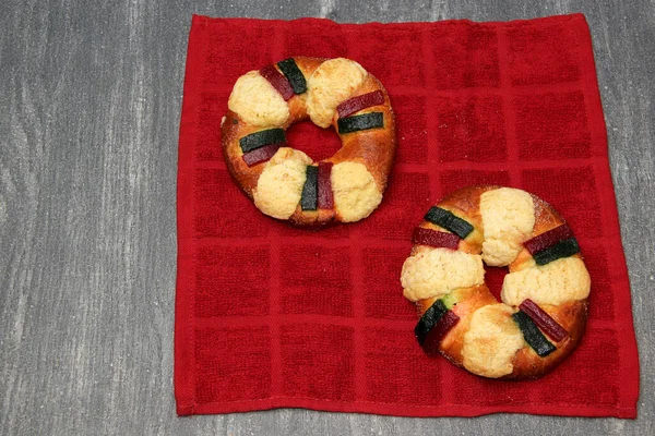 Roscn Rosca Reyes King Cake Torus Shaped Sweet Dough Bun — 图库照片