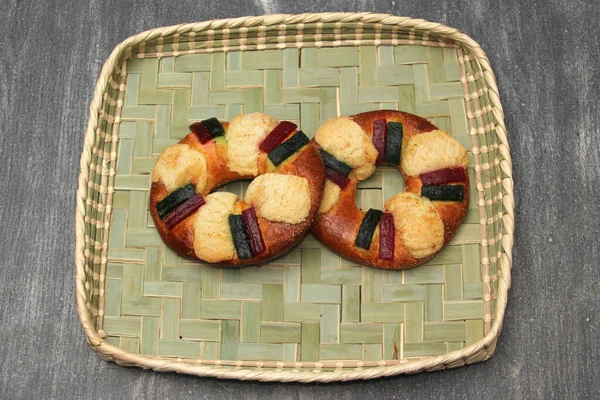 Roscn Rosca Reyes King Cake Sweet Dough Bun Decorated Candied — 图库照片