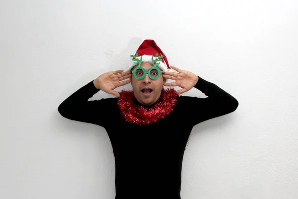 Dark Haired Latin Adult Man Christmas Hat Wreath Glasses Shows — Stockfoto