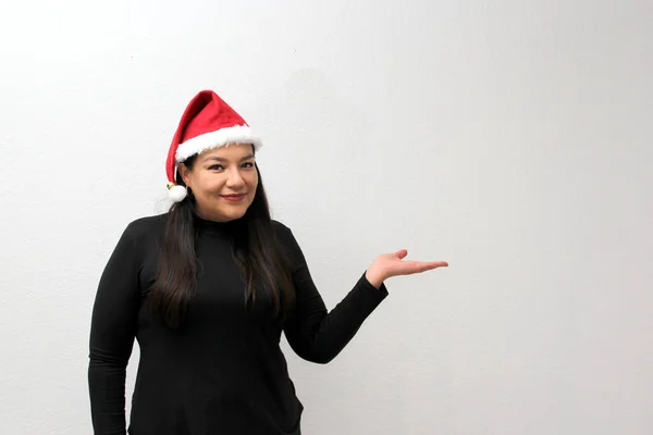 Latin Felnőtt Kalap Karácsonyi Koszorú Mutatja Lelkesedését Boldogságát Ünnepli Karácsony — Stock Fotó