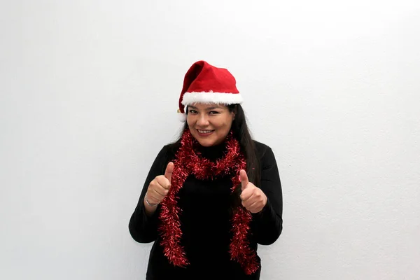 Latin Adult Woman Hat Garland Christmas Decorations Shows Her Happiness — Stock Fotó