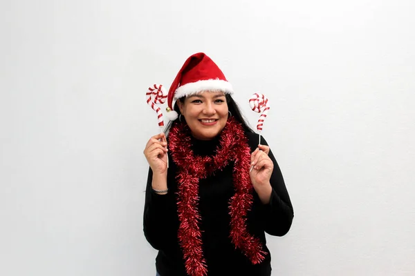 Latin Adult Woman Hat Garland Christmas Decorations Shows Her Happiness — Stock Fotó