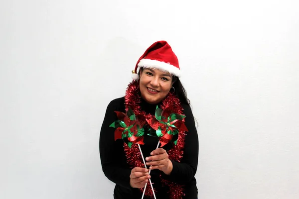 Latin Adult Woman Hat Garland Christmas Decorations Shows Her Happiness — Stockfoto