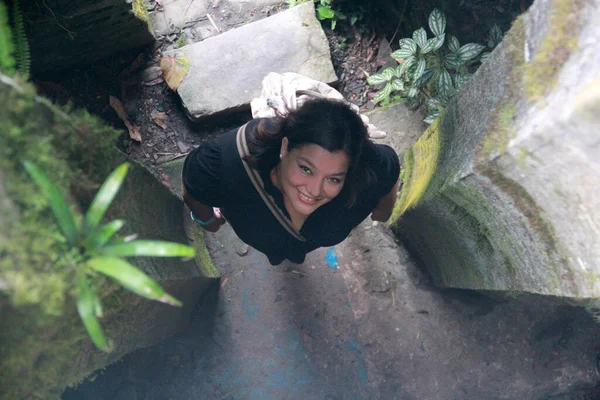 Latijnse Volwassen Vrouw Wandelt Door Mexicaanse Magische Stad Xilitla San — Stockfoto