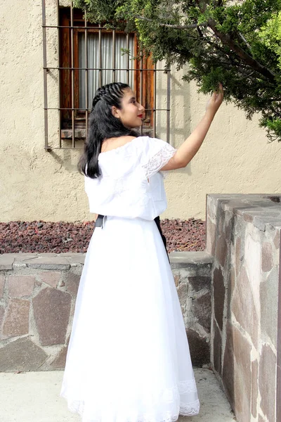 Young Teenage Woman Veracruz Wears White Dress Black Embroidered Apron — Stock Photo, Image