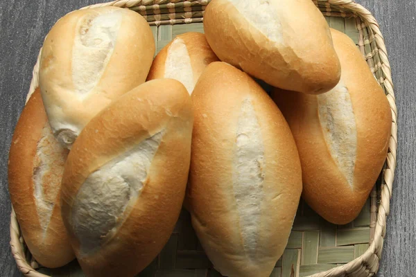 Свежий Вкусный Пушистый Горячий Свежеприготовленный Мексиканский Хлеб Болилло Белый Хлеб — стоковое фото
