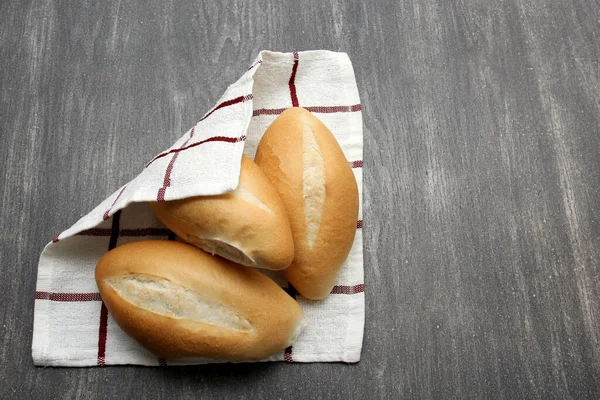 Свежий Вкусный Пушистый Хрустящий Горячий Свежеприготовленный Мексиканский Хлеб Болилло Белый — стоковое фото