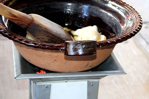 Πρώτο Βήμα Στην Προετοιμασία Του Παραδοσιακού Μεξικάνικου Mole Πιάτου Πήλινο — Φωτογραφία Αρχείου